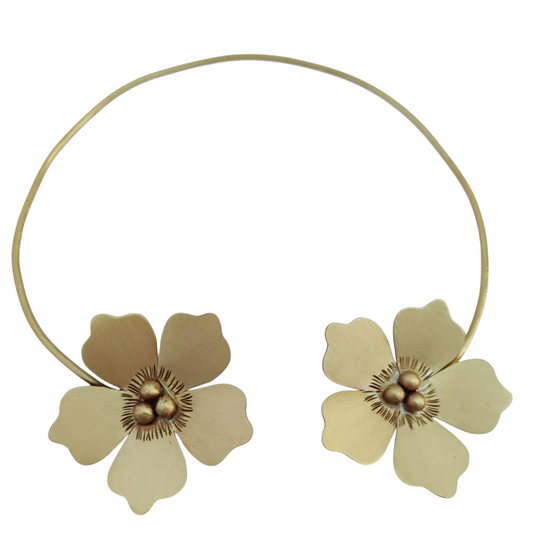 Gargantilla Rígida Dos Flores Floreciendo