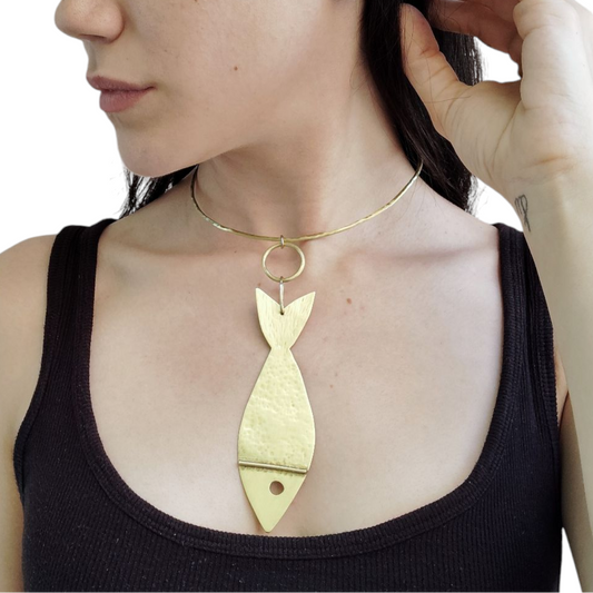 Gargantilla Rígida Un pez Chicharro